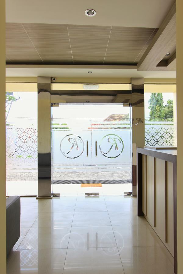 Rivisha Hotel Maguwo ภายนอก รูปภาพ